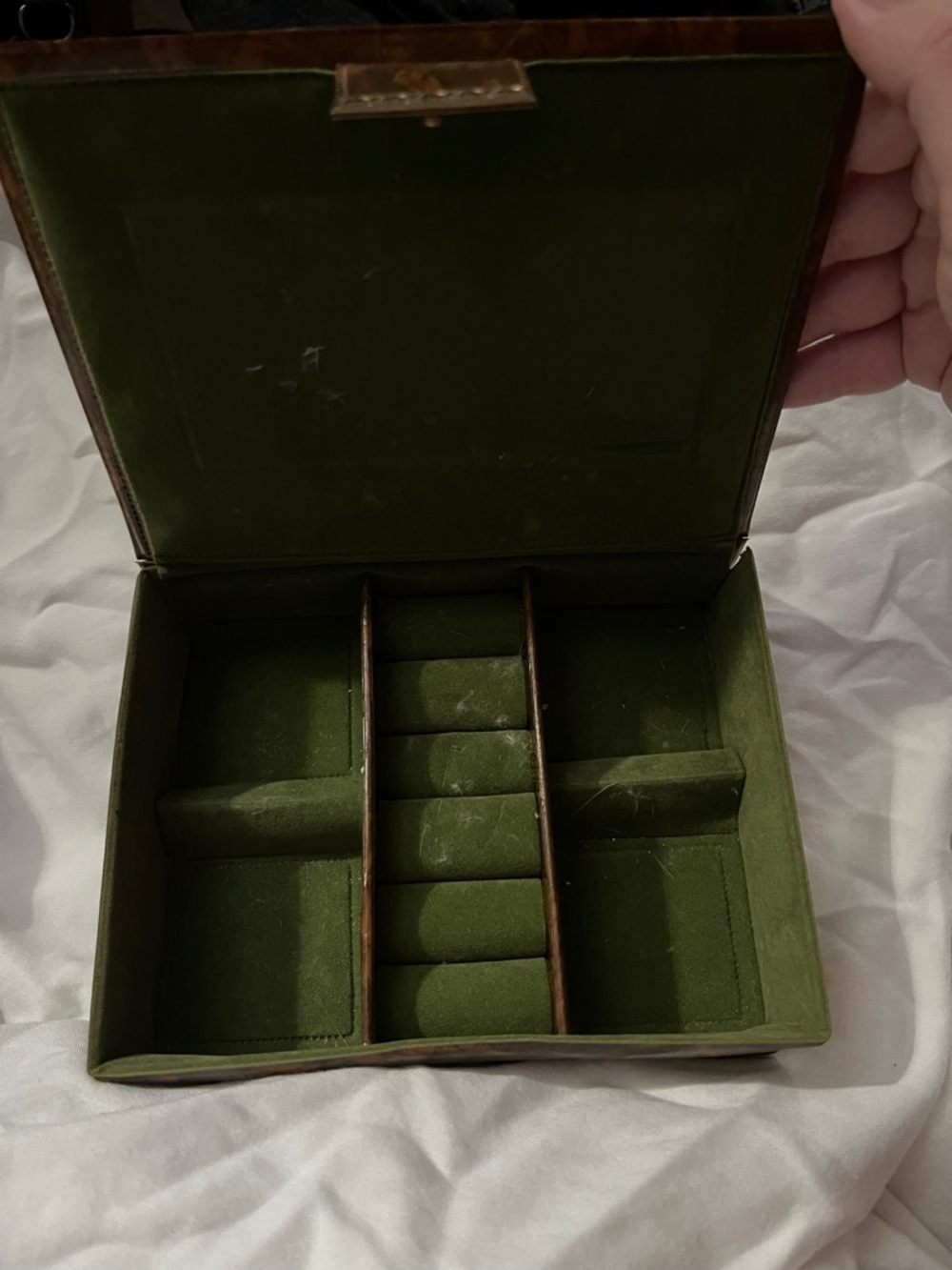 Vintage tapestry jewelry box - Picture 4 of 9